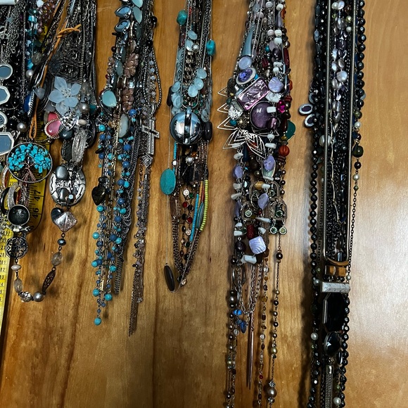 3Lbs of Necklaces Vintage to now . All wearable. ‼️A few bundles available ‼️ - Picture 9 of 11